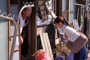Sau đêm say xỉn ngủ nhầm phòng em bà xã, cô ấy luôn gạ gẫm bạn tình của chị gái tò te