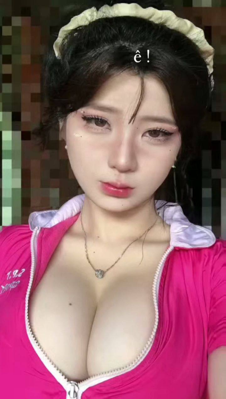 Bà nội trợ hư hỏng yêu cầu nhà thầu quan hệ tình dục với cô ấy